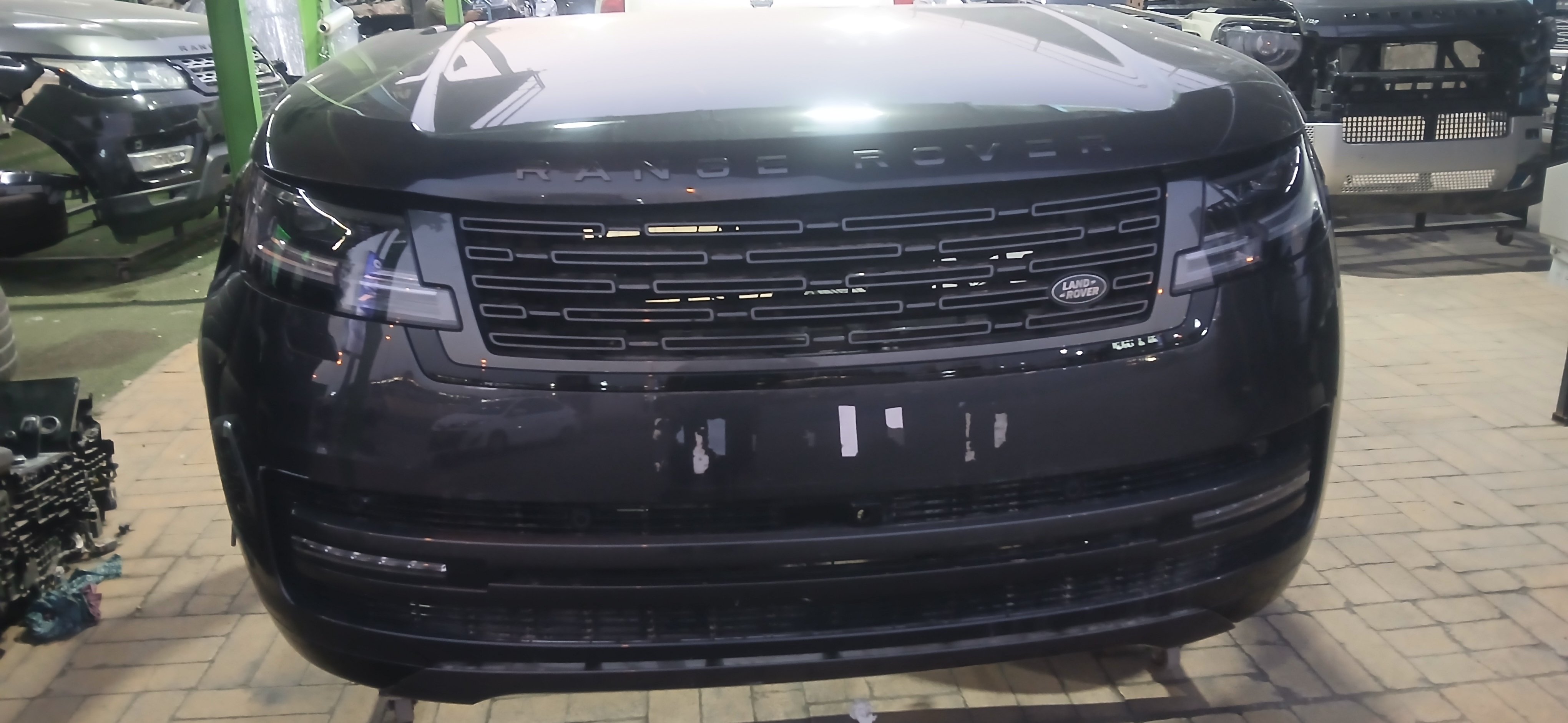 RANG ROVER VOGUE 2024 half cut