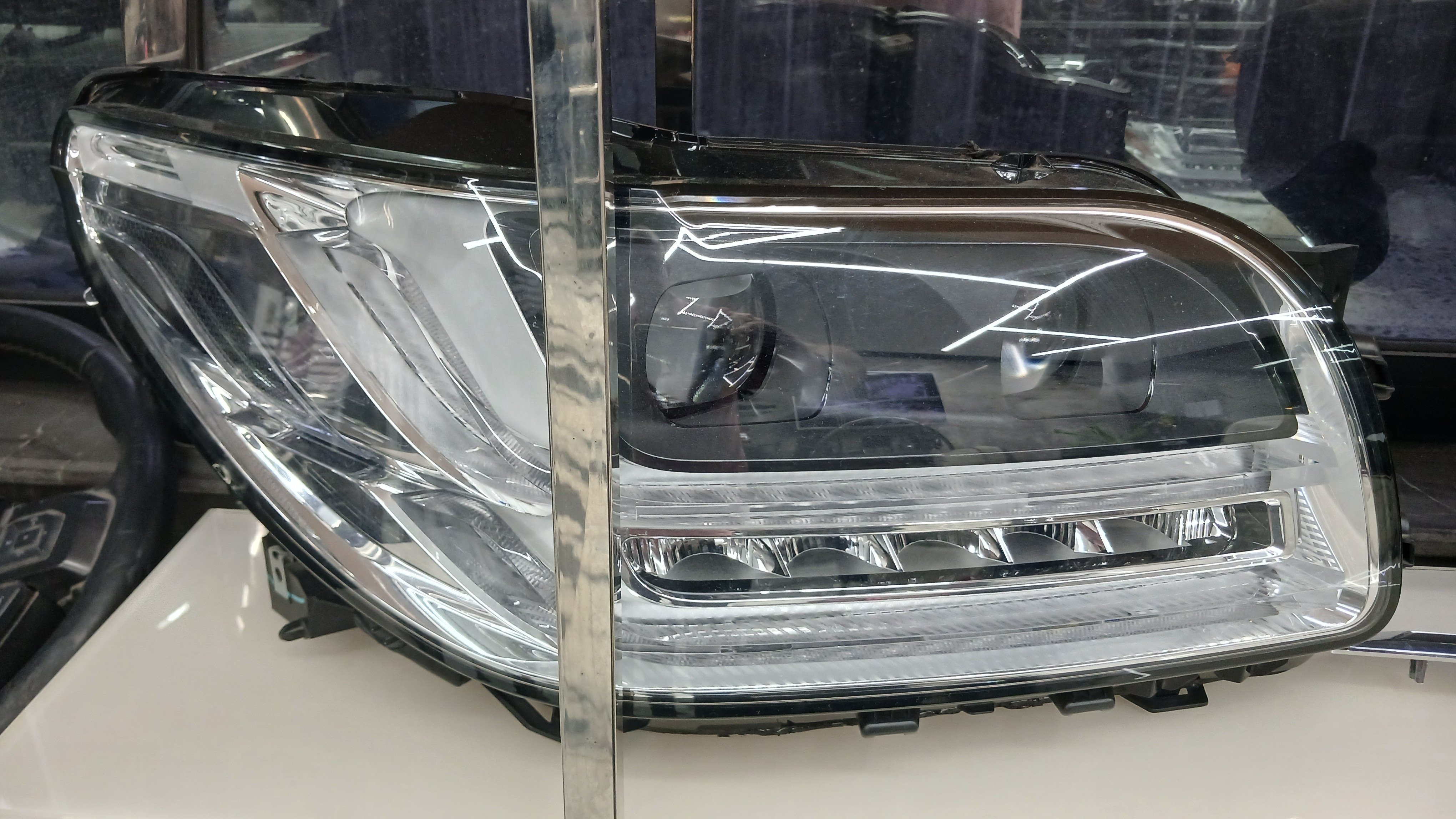 LINCOLN NAVIGATOR 2020 HEADLIGHT
