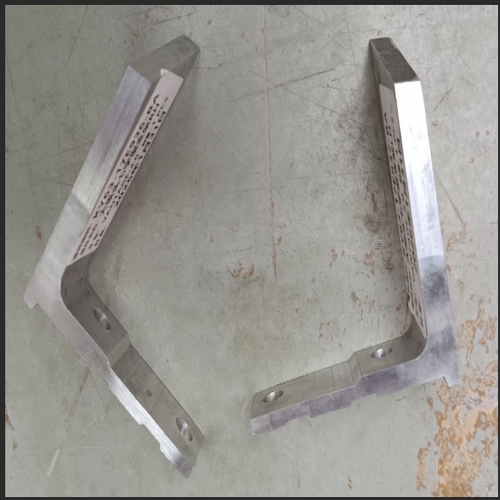 Aston Martin VANTAGE-4.0 Frame rail head L-shaped bracket LH and RH