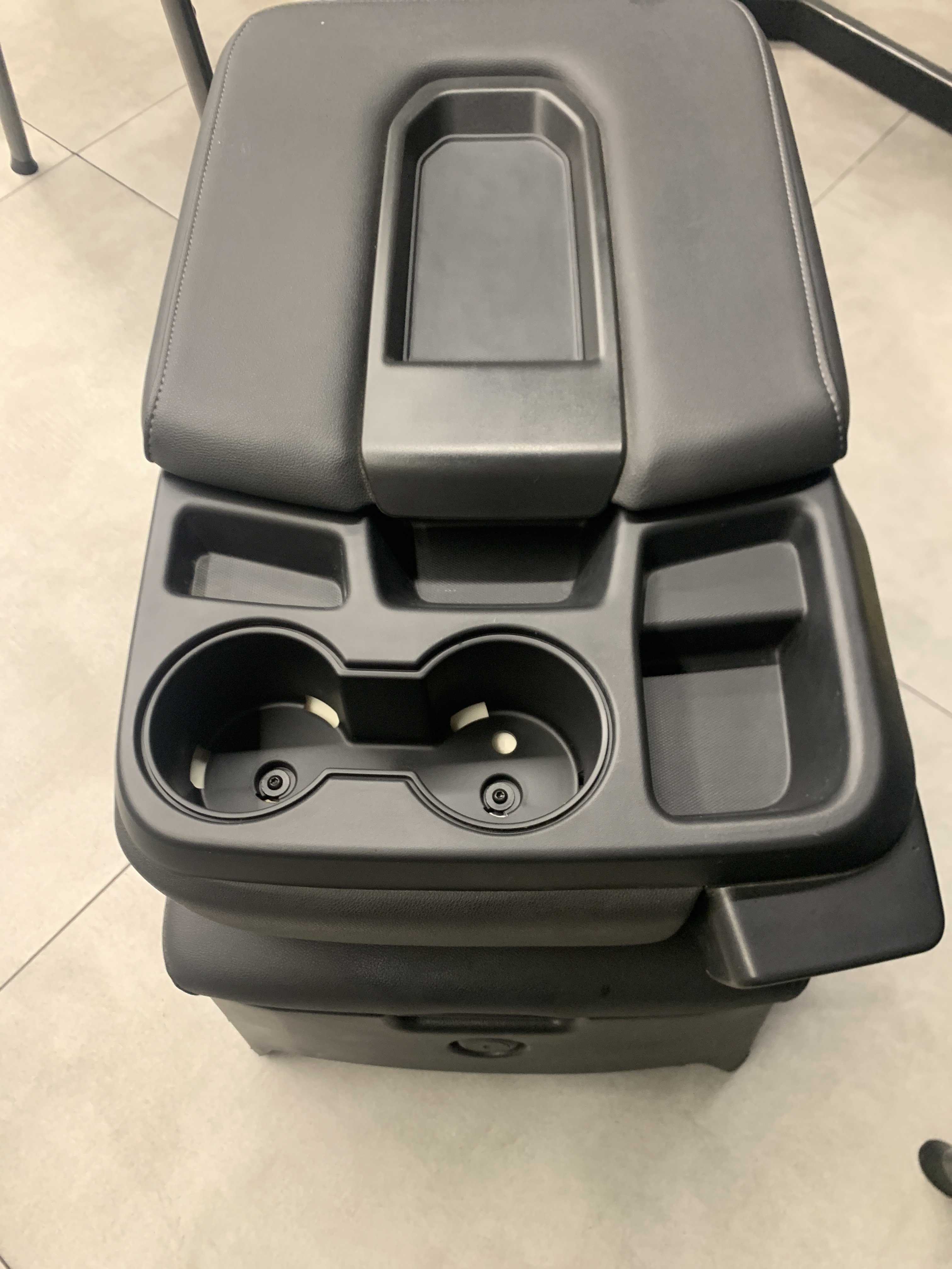 كرسي وسط CHEVROLET SILVERADO 2019/2025
